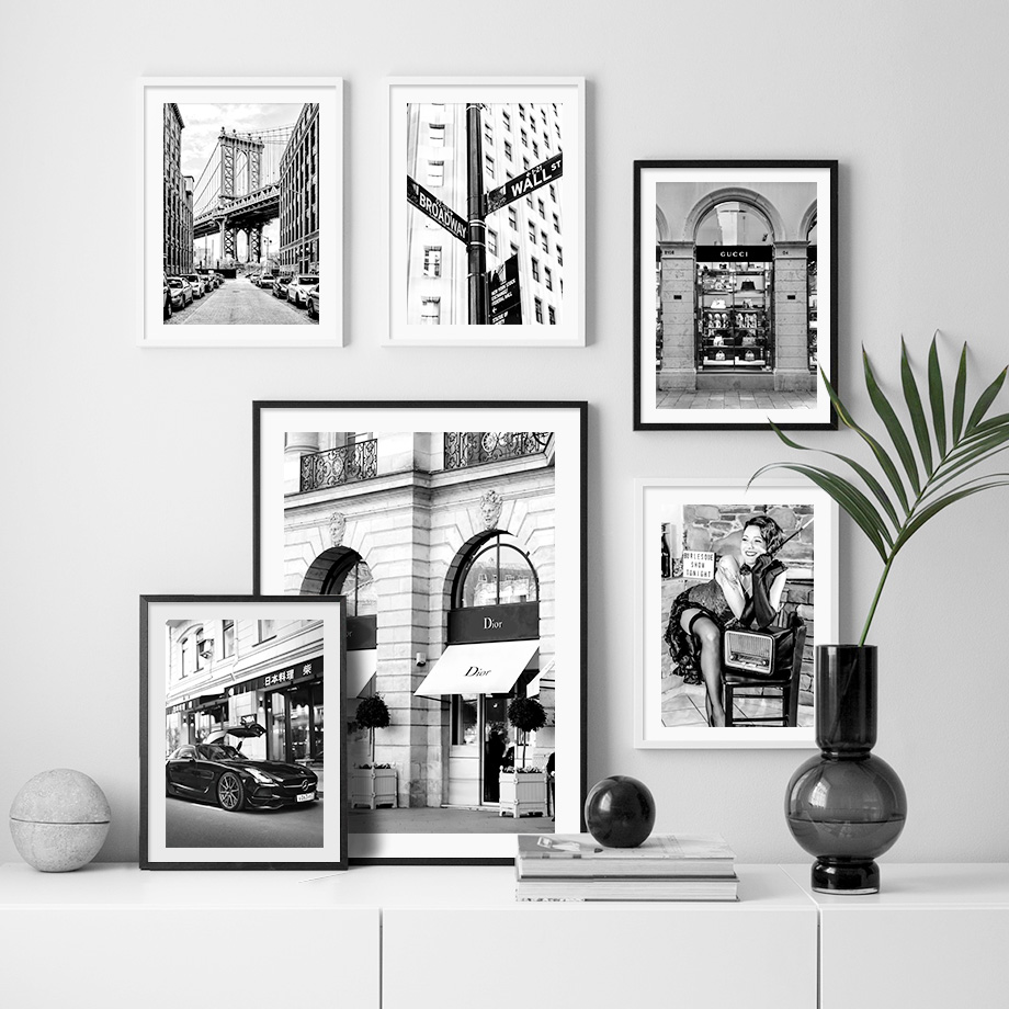 Street Fashion In Paris - Paris Fashion Girl Luxury Store Schwarz-Weiß-Poster