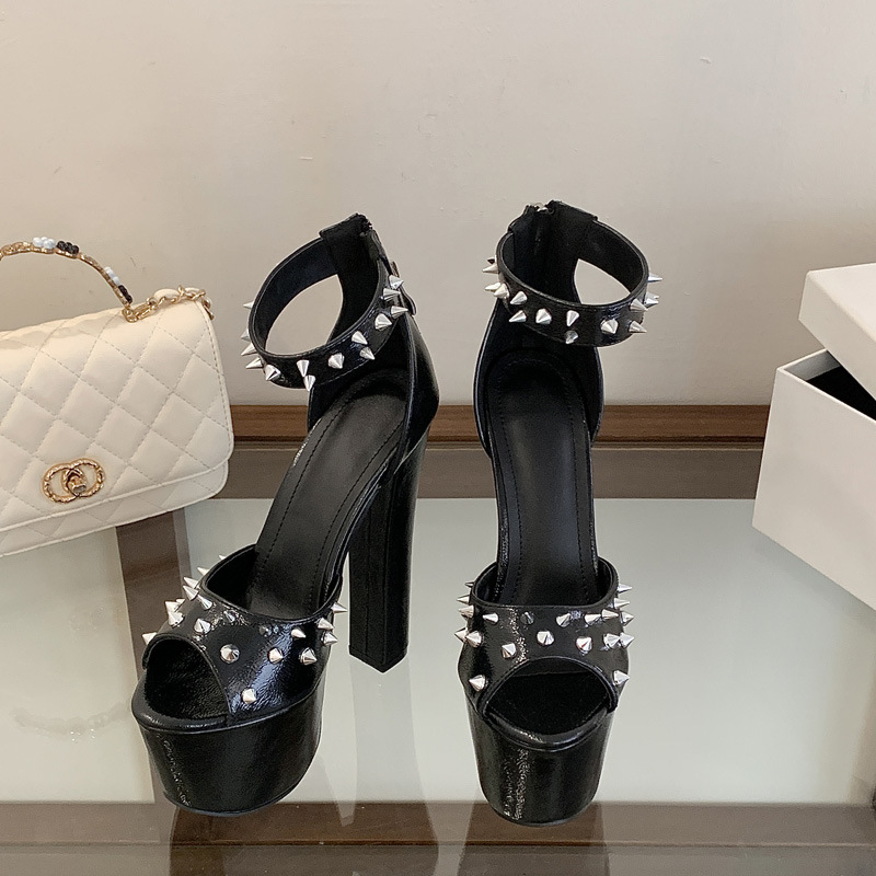 Mode-Design Metall Niet Zurück – Street Fashion Dress Bewertung und Preis