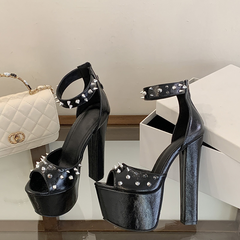 Mode-Design Metall Niet Zurück – Street Fashion Dress Bewertung und Preis